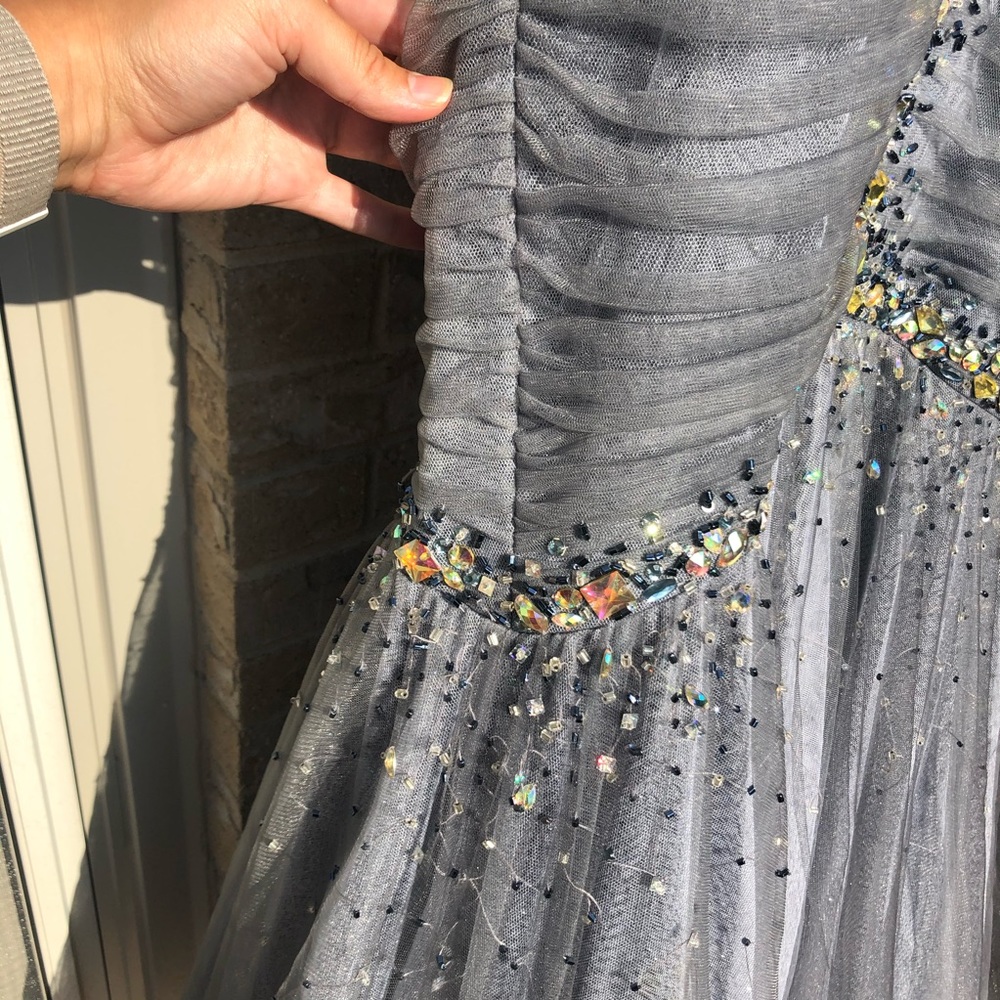 STUNNING Formal Dress - Picture 13 of 16